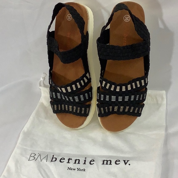 NWOT-BM Bernie mev. Women’s Sandals - Picture 3 of 4